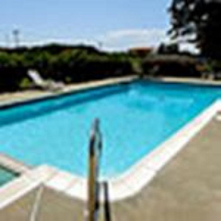 The Whispering Pines Motel- Whitestone White Stone Exterior photo