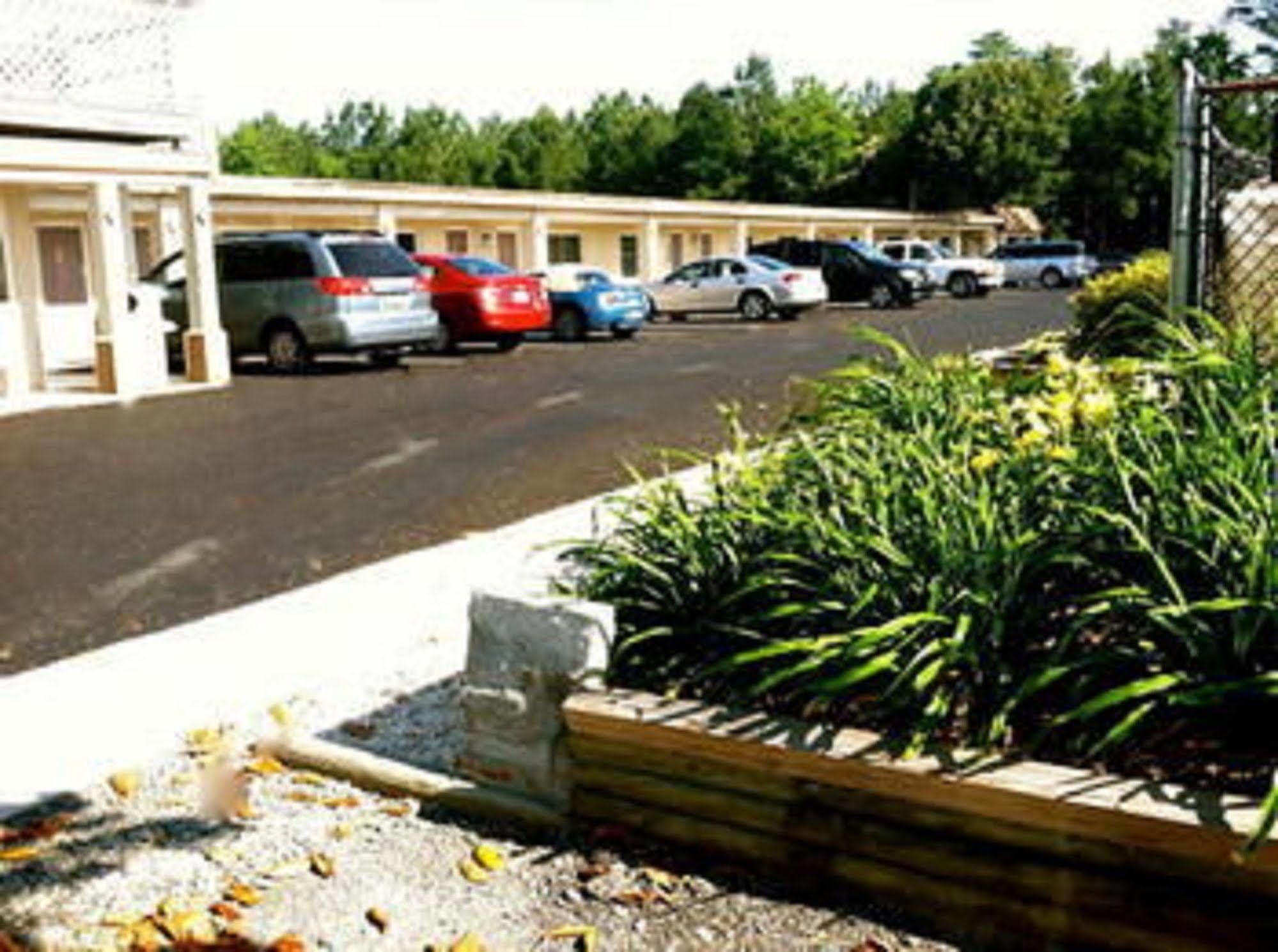 The Whispering Pines Motel- Whitestone White Stone Exterior photo