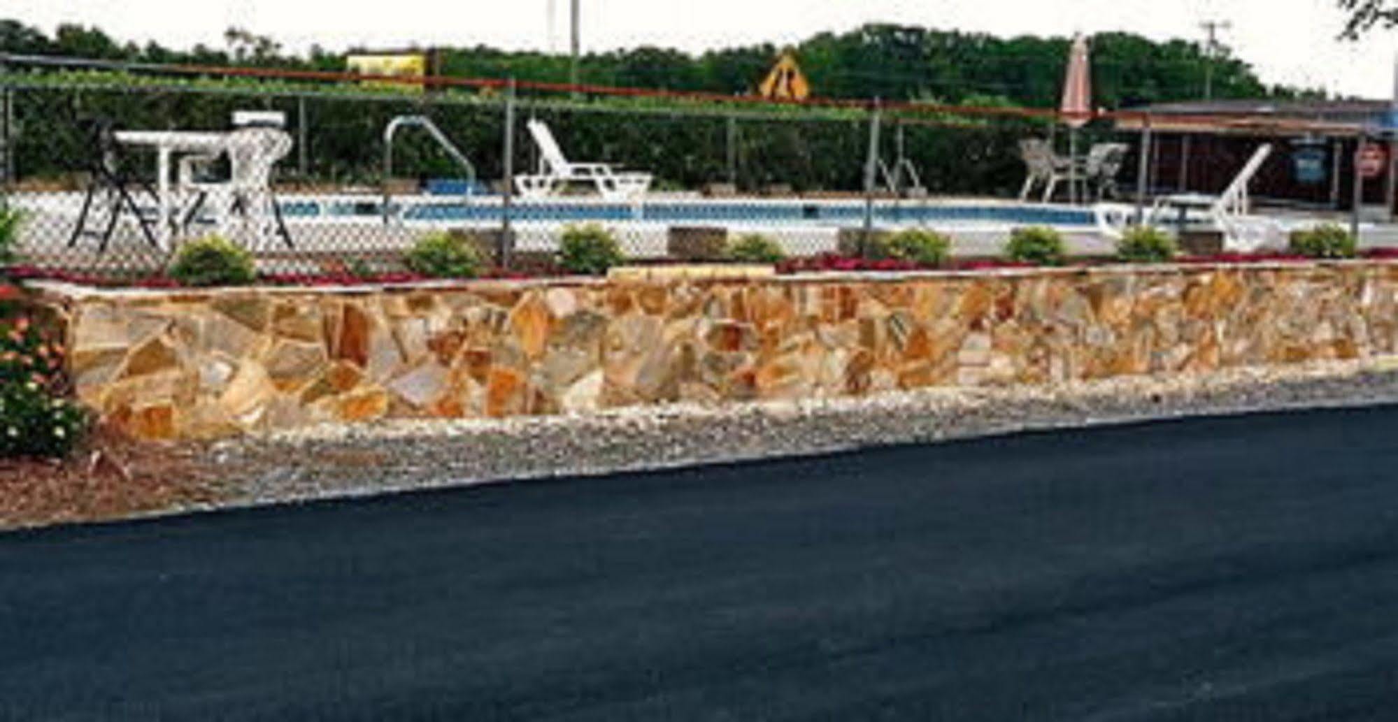 The Whispering Pines Motel- Whitestone White Stone Exterior photo